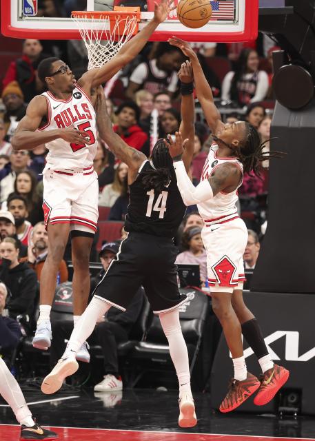 (260119) -- CHICAGO, Jan. 19, 2026 (Xinhua) -- Chicago Bulls' Jalen Smith (L) and Ayo Dosunmu (R) block the shot of Brooklyn Nets' Terance Mann during the 2025-2026 NBA regular season basketball game between Brooklyn Nets and Chicago Bulls at United Center in Chicago, the United States, Jan. 18, 2026. (Photo by Joel Lerner/Xinhua)