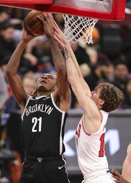 (260119) -- CHICAGO, Jan. 19, 2026 (Xinhua) -- Brooklyn Nets' Noah Clowney (L) drives to the basket during the 2025-2026 NBA regular season basketball game between Brooklyn Nets and Chicago Bulls at United Center in Chicago, the United States, Jan. 18, 2026. (Photo by Joel Lerner/Xinhua)