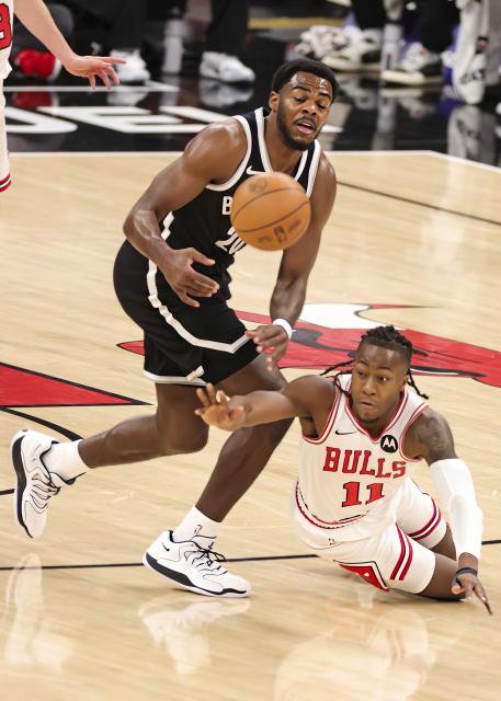 (260119) -- CHICAGO, Jan. 19, 2026 (Xinhua) -- Brooklyn Nets' Day'ron Sharpe (L) and Chicago Bulls' Ayo Dosunmu vie for a loose ball during the 2025-2026 NBA regular season basketball game between Brooklyn Nets and Chicago Bulls at United Center in Chicago, the United States, Jan. 18, 2026. (Photo by Joel Lerner/Xinhua)