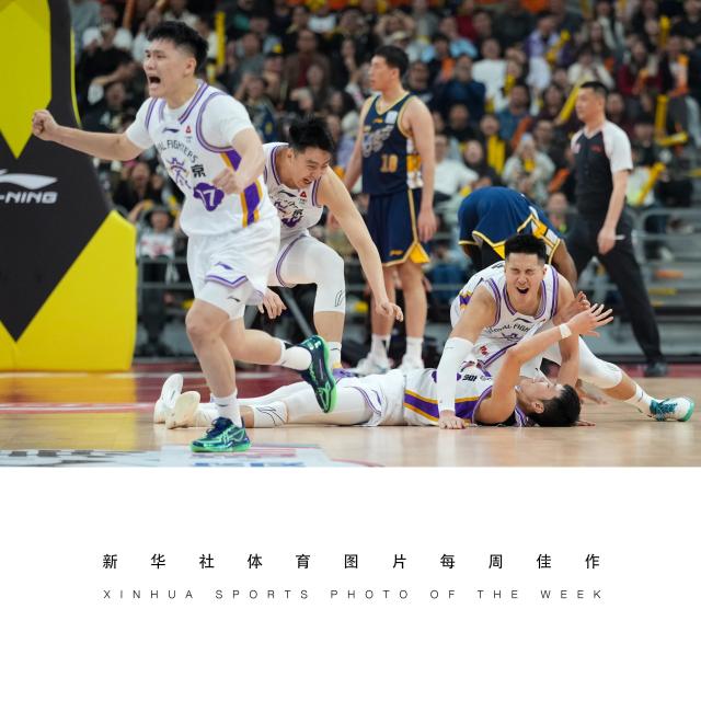(260119) -- BEIJING, Jan. 19, 2026 (Xinhua) -- XINHUA SPORTS PHOTO OF THE WEEK (from Jan. 12, 2026 to Jan. 18, 2026) TRANSMITTED on Jan. 19, 2026. Beijing Royal Fighters' players celebrate after winning the 16th round regular season match against Guangdong Southern Tigers at the 2025-2026 Chinese Basketball Association (CBA) league in Dongguan, south China's Guangdong Province, Jan. 17, 2026. (Xinhua/Wu Lu)