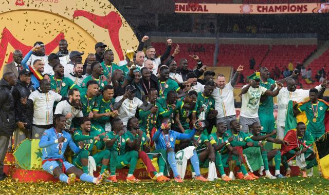 (260119) -- RABAT, Jan. 19, 2026 (Xinhua) -- Players of Senegal celebrate with the trophy after winning the Africa Cup of Nations final between Senegal and Morocco in Rabat, Morocco, Jan. 18, 2026. (Photo by Aissa/Xinhua)