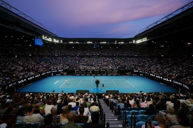 (260119) -- MELBOURNE, Jan. 19, 2026 (Xinhua) -- Yuan Yue (R) and Iga Swiatek are seen during the women's singles 1st round match between Yuan Yue of China and Iga Swiatek of Poland at the Australian Open tennis tournament in Melbourne, Australia, Jan. 19, 2026. (Photo by Wang Shen/Xinhua)