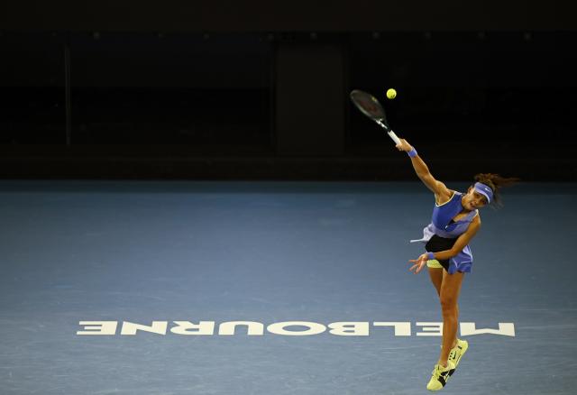 (260119) -- MELBOURNE, Jan. 19, 2026 (Xinhua) -- Yuan Yue serves during the women's singles 1st round match between Yuan Yue of China and Iga Swiatek of Poland at the Australian Open tennis tournament in Melbourne, Australia, Jan. 19, 2026. (Photo by Wang Shen/Xinhua)