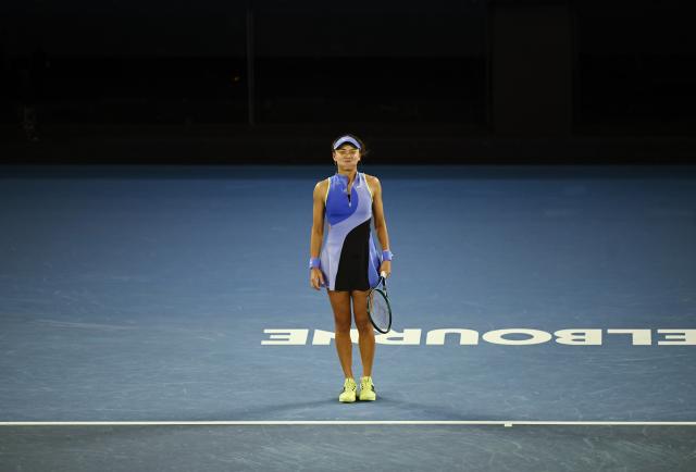 (260119) -- MELBOURNE, Jan. 19, 2026 (Xinhua) -- Yuan Yue reacts during the women's singles 1st round match between Yuan Yue of China and Iga Swiatek of Poland at the Australian Open tennis tournament in Melbourne, Australia, Jan. 19, 2026. (Photo by Wang Shen/Xinhua)