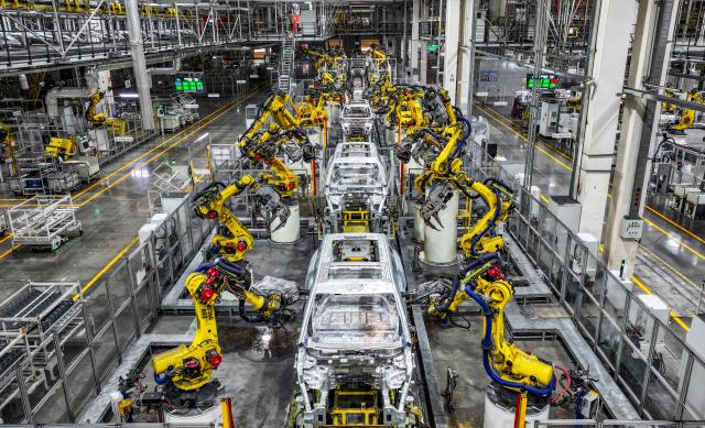 (260119) -- BEIJING, Jan. 19, 2026 (Xinhua) -- A drone photo shows the automated production at the Seres Super Factory in Liangjiang New Area, southwest China's Chongqing, Sept. 19, 2025. (Xinhua/Wang Quanchao)