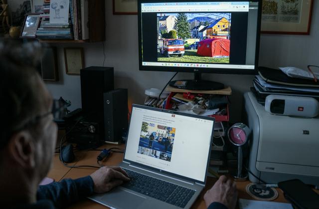 (260119) -- PRAGUE, Jan. 19, 2026 (Xinhua) -- A man watches news on a shooting happened in Chribska of northern Czech Republic, in Prague, the Czech Republic, Jan. 19, 2026. Two people, including a gunman, were killed and six others injured on Monday in a shooting in the town of Chribska, northern Czech Republic, local police said on social media platform X. (Photo by Dana Kesnerova/Xinhua)