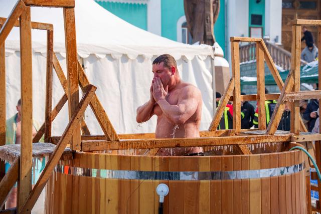 (260119) -- ALMATY, Jan. 19, 2026 (Xinhua) -- A man bathes in the icy water during the Orthodox Epiphany celebrations in Almaty, Kazakhstan, Jan. 19, 2026. (Str/Xinhua)