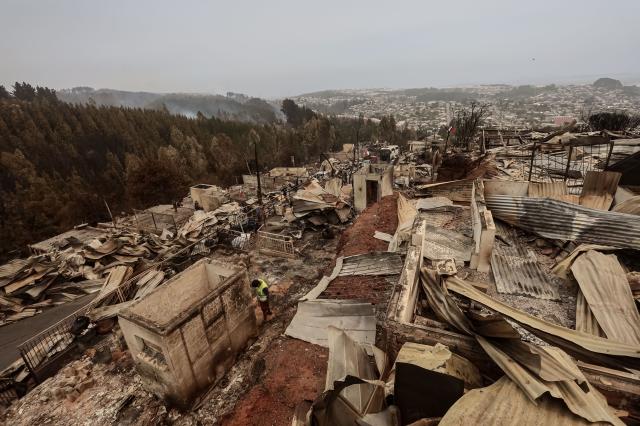 (260119) -- PENCO, Jan. 19, 2026 (Xinhua) -- Photo taken on Jan. 19, 2026 shows a fire-affected area in Penco, Biobio region, Chile. Chilean President Gabriel Boric has declared a state of catastrophe in the regions of Nuble and Biobio to address the emergency. (Str/Xinhua)