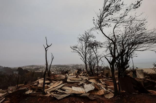 (260119) -- PENCO, Jan. 19, 2026 (Xinhua) -- Photo taken on Jan. 19, 2026 shows a fire-affected area in Penco, Biobio region, Chile. Chilean President Gabriel Boric has declared a state of catastrophe in the regions of Nuble and Biobio to address the emergency. (Str/Xinhua)