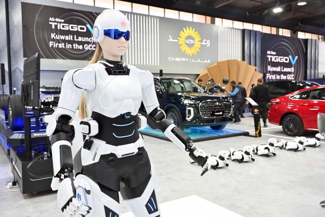 (260119) -- HAWALLI GOVERNORATE, Jan. 19, 2026 (Xinhua) -- Photo taken on Jan. 19, 2026 shows a robot at the booth of Chery during the Auto Show in Hawalli Governorate, Kuwait. The Auto Show kicked off in Kuwait's Hawalli Governorate on Monday with the participation of more than 120 cars from around 30 car dealers showing 40 car brands. The event will last for 6 days from Jan. 19 to 24. (Photo by Asad/Xinhua)