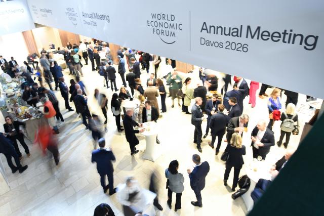(260120) -- DAVOS, Jan. 20, 2026 (Xinhua) -- People attend the welcome reception at the 2026 annual meeting of the World Economic Forum (WEF) in Davos, Switzerland, Jan. 19, 2026. The 2026 annual meeting of the WEF opened on Monday evening in the Swiss Alpine town of Davos, calling for constructive dialogue in a complex global landscape. (Xinhua/Lian Yi)