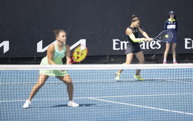 (260120) -- MELBOURNE, Jan. 20, 2026 (Xinhua) -- Sara Errani(R)/Jasmine Paolini of Italy compete during the women's doubles 1st round match against Tang Qianhui of China/Maia Lumsden of Britain at the Australian Open tennis tournament in Melbourne, Australia, Jan. 20, 2026. (Photo by Hu Jingchen/Xinhua)