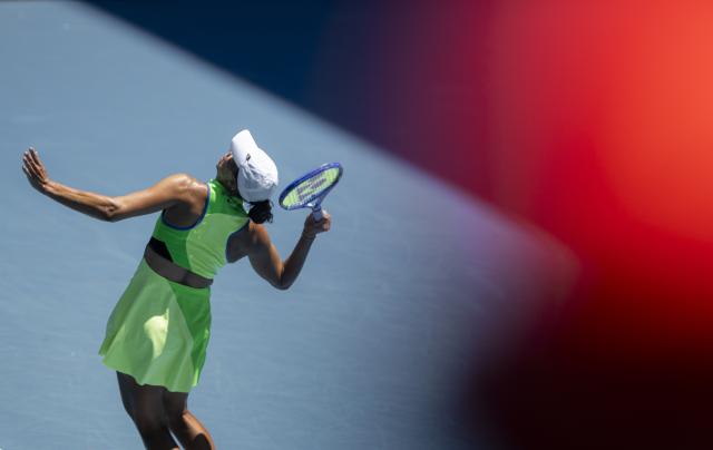 (260120) -- MELBOURNE, Jan. 20, 2026 (Xinhua) -- Madison Keys of the United States serves during the women's singles 1st round match against Oleksandra Oliynykova of Ukraine at the Australian Open tennis tournament in Melbourne, Australia, Jan. 20, 2026. (Photo by Hu Jingchen/Xinhua)