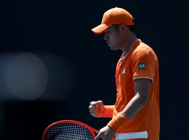 (260120) -- MELBOURNE, Jan. 20, 2026 (Xinhua) -- Wu Yibing of China reacts during the men's singles 1st round match against Luca Nardi of Italy at the Australian Open tennis tournament in Melbourne, Australia, Jan. 20, 2026. (Xinhua/Ma Ping)