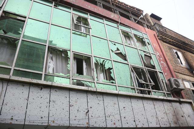 (260120) -- KABUL, Jan. 20, 2026 (Xinhua) -- Broken window glasses are pictured at the site of an explosion in Kabul, Afghanistan, Jan. 20, 2026. At least 20 people, including women and children, were transported to EMERGENCY's Surgical Center in Kabul following an explosion in the downtown area on Monday afternoon, with seven declared dead on arrival, the humanitarian organization said. According to media reports, the Islamic State has claimed responsibility for the incident.
  Chinese foreign ministry spokesperson Guo Jiakun said at a regular news briefing that one Chinese citizen was killed and five were injured in the explosion, adding that the Chinese side has made emergency representations to the Afghan side, urging it to make every effort to treat the injured. (Photo by Saifurahman Safi/Xinhua)
