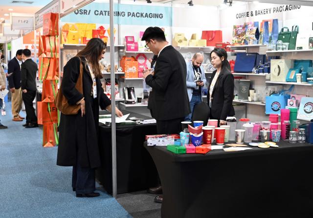 (260120) -- HAWALLI GOVERNORATE, Jan. 20, 2026 (Xinhua) -- People visit the HORECA Kuwait 2026 exhibition in Hawalli Governorate, Kuwait, Jan. 19, 2026. The exhibition was launched here on Monday and will continue until Jan. 21.  HORECA is a combination of the words HO (hotels), RE (restaurants) and CA (cafes). (Photo by Asad/Xinhua)