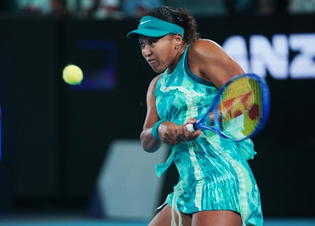 (260120) -- MELBOURNE, Jan. 20, 2026 (Xinhua) -- Osaka Naomi hits a return during the women's singles 1st round match between Osaka Naomi of Japan and Antonia Ruzic of Croatia at the Australian Open tennis tournament in Melbourne, Australia, Jan. 20, 2026. (Photo by Wang Shen/Xinhua)