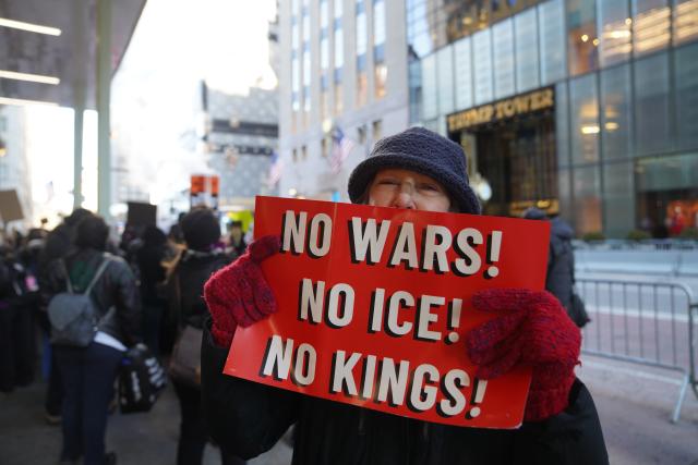 (260120) -- NEW YORK, Jan. 20, 2026 (Xinhua) -- A woman attends a protest in New York, the United States, on Jan. 20, 2026. (Xinhua/Zhang Fengguo)