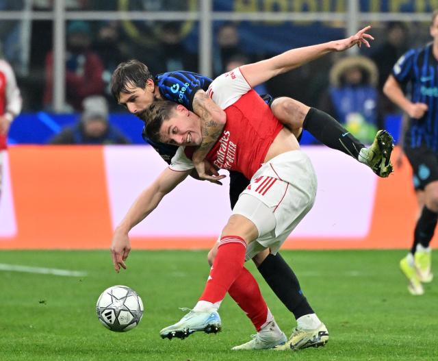 (260121) -- MILAN, Jan. 21, 2026 (Xinhua) -- Inter Milan's Francesco Acerbi (L) vies with Arsenal's Viktor Gyokeres during the UEFA Champions League match between Inter Milan and Arsenal in Milan, Italy, Jan. 20, 2026. (Photo by Alberto Lingria/Xinhua)