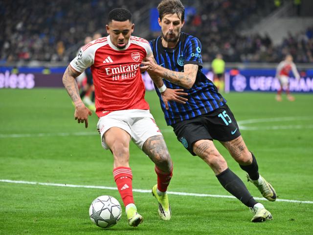 (260121) -- MILAN, Jan. 21, 2026 (Xinhua) -- Inter Milan's Francesco Acerbi (R) defends Arsenal's Gabriel Jesus during the UEFA Champions League match between Inter Milan and Arsenal in Milan, Italy, Jan. 20, 2026. (Photo by Alberto Lingria/Xinhua)