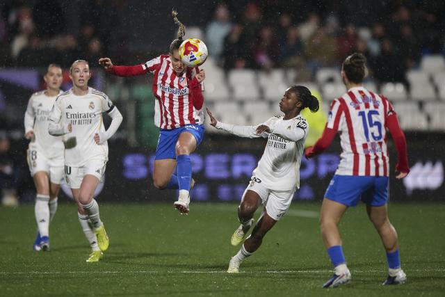 (260121) -- CASTELLON, Jan. 21, 2026 (Xinhua) -- Linda Caicedo (2nd R) of Real Madrid competes for the ball with Andrea Medina (3rd L) of Atletico de Madrid during the Spanish Women Super Cup semifinal match between Atletico de Madrid and Real Madrid at Castallia Stadium in Castellon, Spain, Jan. 20, 2026. (Photo by Pablo Morano/Xinhua)