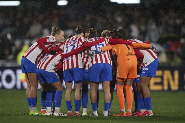 (260121) -- CASTELLON, Jan. 21, 2026 (Xinhua) -- Players of Atletico de Madrid huddle before the Spanish Women Super Cup semifinal match between Atletico de Madrid and Real Madrid at Castallia Stadium in Castellon, Spain, Jan. 20, 2026. (Photo by Pablo Morano/Xinhua)