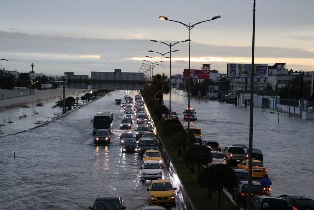 (260121) -- TUNIS, Jan. 21, 2026 (Xinhua) -- Vehicles pass through a flooded road in Tunis, Tunisia, Jan. 20, 2026. At least four people have been killed in Tunisia as the heaviest rainfall since 1950 caused flooding in the country, the state-run Tunis Afrique Presse (TAP) reported Tuesday. (Xinhua/Zhou Haojin)