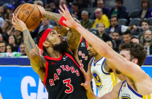 (260121) -- SAN FRANCISCO, Jan. 21, 2026 (Xinhua) -- Toronto Raptors' Brandon Ingram (L) shoots during the 2025-2026 NBA regular season basketball game between Golden State Warriors and Toronto Raptors in San Francisco, the United States, Jan. 20, 2026. (Photo by Arthur Dong/Xinhua)