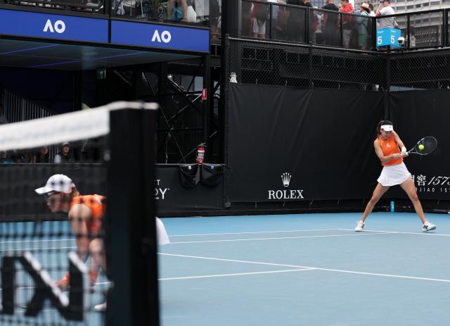 (260121) -- MELBOURNE, Jan. 21, 2026 (Xinhua) -- Wang Xinyu(R)/Zheng Saisai of China compete during the women's doubles 1st round match against Taylah Preston/Lizette Cabrera of Australia at the Australian Open tennis tournament in Melbourne, Australia, Jan. 21, 2026. (Xinhua/Ma Ping)
