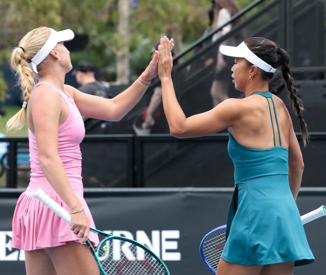 (260121) -- MELBOURNE, Jan. 21, 2026 (Xinhua) -- Taylah Preston(L)/Lizette Cabrera of Australia react during the women's doubles 1st round match against Wang Xinyu/Zheng Saisai of China at the Australian Open tennis tournament in Melbourne, Australia, Jan. 21, 2026. (Xinhua/Ma Ping)