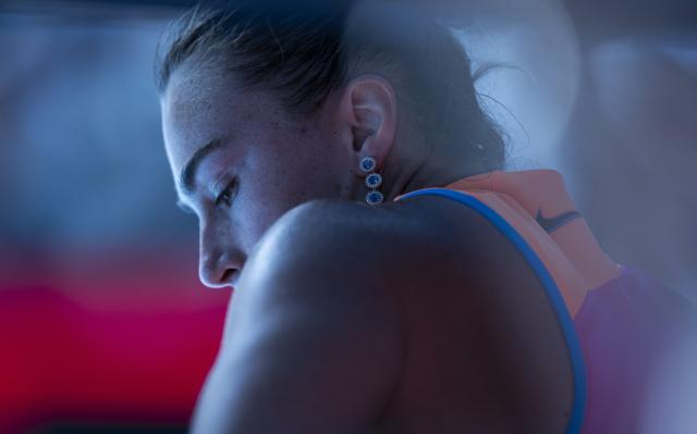 (260121) -- MELBOURNE, Jan. 21, 2026 (Xinhua) -- Aryna Sabalenka of Belarus takes a break during the women's singles 2nd round match against Bai Zhuoxuan of China at the Australian Open tennis tournament in Melbourne, Australia, Jan. 21, 2026. (Photo by Hu Jingchen/Xinhua)