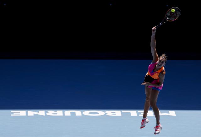 (260121) -- MELBOURNE, Jan. 21, 2026 (Xinhua) -- Aryna Sabalenka of Belarus serves during the women's singles 2nd round match against Bai Zhuoxuan of China at the Australian Open tennis tournament in Melbourne, Australia, Jan. 21, 2026. (Xinhua/Ma Ping)