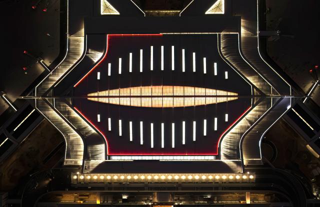 (260121) -- XIAMEN, Jan. 21, 2026 (Xinhua) -- An aerial drone photo taken on Jan. 20, 2026 shows a terminal building of the Xiamen Xiang'an International Airport in Xiamen, southeast China's Fujian Province. Construction of the Xiamen Xiang'an International Airport has entered a critical phase involving completion acceptance, flight tests and calibrations, and relocation preparations. With its operation slated for late 2026, the airport will be able to handle 45 million passengers, 750,000 tonnes of cargo and mail, as well as 380,000 aircraft take-offs and landings on a yearly basis. (Xinhua/Wei Peiquan)