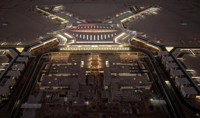 (260121) -- XIAMEN, Jan. 21, 2026 (Xinhua) -- An aerial drone photo taken on Jan. 20, 2026 shows a night view of the Xiamen Xiang'an International Airport in Xiamen, southeast China's Fujian Province. Construction of the Xiamen Xiang'an International Airport has entered a critical phase involving completion acceptance, flight tests and calibrations, and relocation preparations. With its operation slated for late 2026, the airport will be able to handle 45 million passengers, 750,000 tonnes of cargo and mail, as well as 380,000 aircraft take-offs and landings on a yearly basis. (Xinhua/Wei Peiquan)