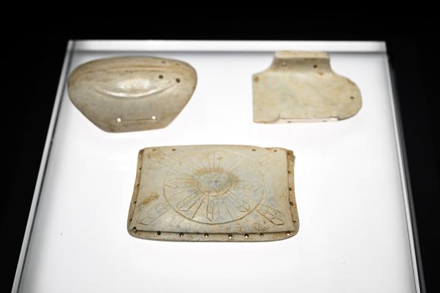 (260121) -- MA'ANSHAN, Jan. 21, 2026 (Xinhua) -- This photo taken on Dec. 24, 2025 shows replicas of jade artifacts on display at the Lingjiatan Site Museum in Hanshan County, Ma'anshan, east China's Anhui Province. Dating back some 5,300 to 5,800 years, the Lingjiatan relic site in east China's Anhui was discovered in 1985. It is known for the jadeware unearthed there. The findings include jade artifacts in various shapes, offering a peek into the spirits and aesthetics of a prehistoric Chinese jade culture. (Xinhua/Huang Bohan)