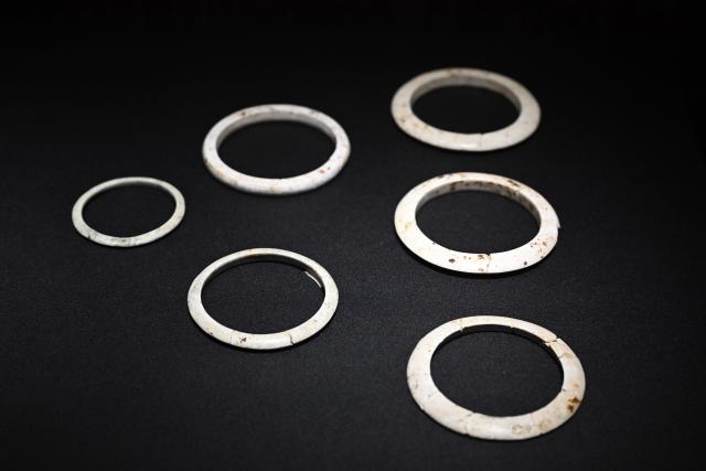 (260121) -- MA'ANSHAN, Jan. 21, 2026 (Xinhua) -- This photo taken on Dec. 24, 2025 shows jade bracelets on display at the Lingjiatan Site Museum in Hanshan County, Ma'anshan, east China's Anhui Province. Dating back some 5,300 to 5,800 years, the Lingjiatan relic site in east China's Anhui was discovered in 1985. It is known for the jadeware unearthed there. The findings include jade artifacts in various shapes, offering a peek into the spirits and aesthetics of a prehistoric Chinese jade culture. (Xinhua/Huang Bohan)