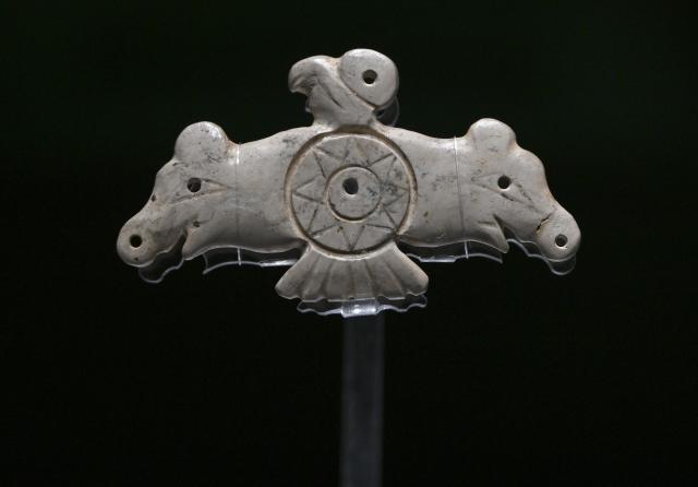 (260121) -- MA'ANSHAN, Jan. 21, 2026 (Xinhua) -- This photo taken on May 16, 2025 shows a jade eagle on display at the Lingjiatan Site Museum in Hanshan County, Ma'anshan, east China's Anhui Province. Dating back some 5,300 to 5,800 years, the Lingjiatan relic site in east China's Anhui was discovered in 1985. It is known for the jadeware unearthed there. The findings include jade artifacts in various shapes, offering a peek into the spirits and aesthetics of a prehistoric Chinese jade culture. (Xinhua/Huang Bohan)