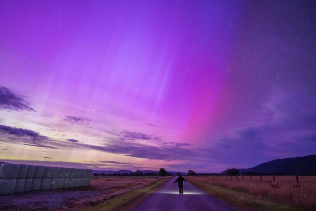 (260121) -- WELLINGTON, Jan. 21, 2026 (Xinhua) -- The aurora is seen near the Fox Glacier of New Zealand's South Island, Jan. 20, 2026. (Photo by Yang Liu/Xinhua)