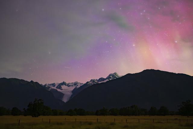 (260121) -- WELLINGTON, Jan. 21, 2026 (Xinhua) -- The aurora is seen near the Fox Glacier of New Zealand's South Island, Jan. 20, 2026. (Photo by Yang Liu/Xinhua)