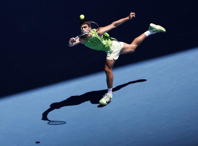 (260121) -- MELBOURNE, Jan. 21, 2026 (Xinhua) -- Carlos Alcaraz of Spain hits a return during the men's singles 2nd round match against Yannick Hanfmann of Germany at the Australian Open tennis tournament in Melbourne, Australia, Jan. 21, 2026. (Xinhua/Ma Ping)