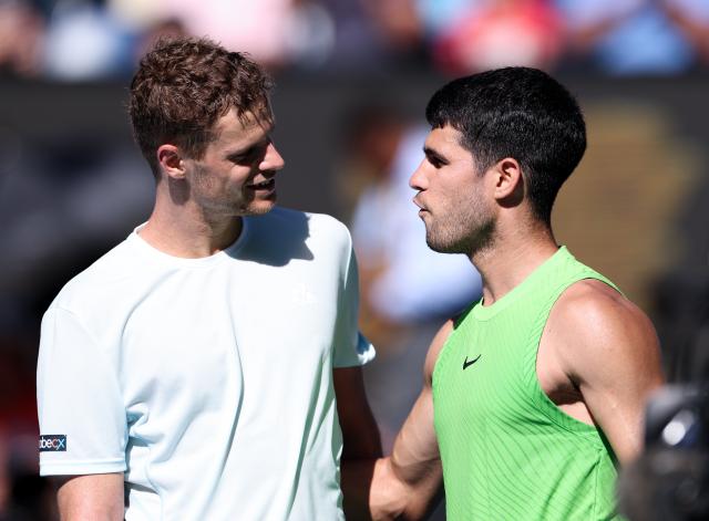 (260121) -- MELBOURNE, Jan. 21, 2026 (Xinhua) -- Carlos Alcaraz (R) of Spain and Yannick Hanfmann of Germany react after the men's singles 2nd round match between Carlos Alcaraz of Spain and Yannick Hanfmann of Germany at the Australian Open tennis tournament in Melbourne, Australia, Jan. 21, 2026. (Xinhua/Ma Ping)