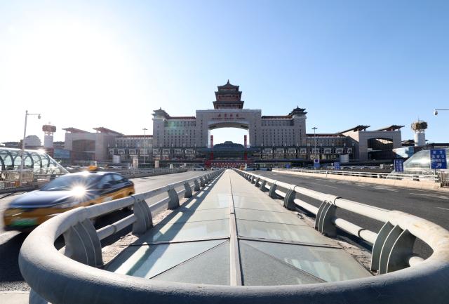 (260121) -- BEIJING, Jan. 21, 2026 (Xinhua) -- This photo taken on Jan. 21, 2026 shows an exterior view of the Beijing West Railway Station and its surrounding areas in Beijing, capital of China. The Beijing West Railway Station marked its 30th anniversary on Wednesday. Over the past three decades, this modern transport hub has handled more than 1.96 billion passenger trips, standing as a witness to China's development and the evolution of its railway network. (Xinhua/Zhang Chenlin)