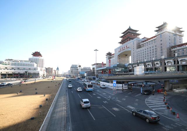(260121) -- BEIJING, Jan. 21, 2026 (Xinhua) -- This photo taken on Jan. 21, 2026 shows an exterior view of the Beijing West Railway Station and its surrounding areas in Beijing, capital of China. The Beijing West Railway Station marked its 30th anniversary on Wednesday. Over the past three decades, this modern transport hub has handled more than 1.96 billion passenger trips, standing as a witness to China's development and the evolution of its railway network. (Xinhua/Zhang Chenlin)
