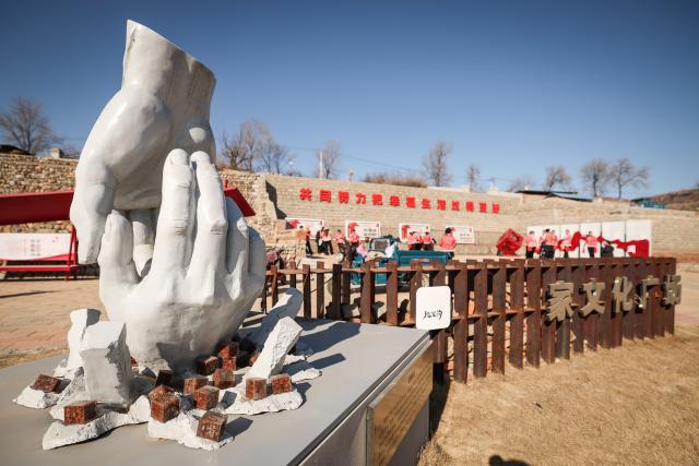 (260121) -- HULUDAO, Jan. 21, 2026 (Xinhua) -- This photo shows a statue at a cultural square of Zhujiagou Village, Suizhong County, Huludao City, northeast China's Liaoning Province, Jan. 20, 2026. Huludao was severely affected by floods in August 2024, and the low-lying Zhujiagou Village of Suizhong County used to be among the hardest-hit rural areas in the city. The village has undergone a complete transformation thanks to swift post-disaster reconstruction efforts. (Xinhua/Pan Yulong)