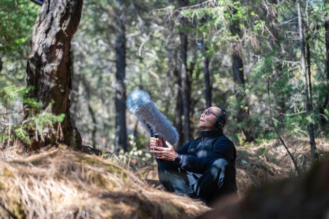 (260121) -- LIJIANG, Jan. 21, 2026 (Xinhua) -- He Dehua collects sounds of birds at a park at the ancient city of Lijiang, southwest China's Yunnan Province, Jan. 16, 2026. He Dehua, 51, and his wife refurbished an old house of theirs in October 2025, and turned it into a music club called "Wayfarers," where they can share their personal stories with travelers and long-lost friends.
   The name "Wayfarers" came from a CD He had co-produced, drawing inspiration from his memory of watching elders of the family leaving hometown to work for livelihood. "We are all wayfarers in our own life, but we must not forget to search for the truth of life and the true self," said He.
   He has been a career musician for about three decades since he went to learn guitar playing in Beijing in 1997. Back to his hometown in Lijiang, he started to challenge himself by impressing the visitors to this olden city with music, songs and sounds of nature.
   He set out to collect voices and sounds in 2011, and has garnered more than 200 hours of recordings, which included some intangible cultural heritage items, voices in routine life, and melodies performed by folk artists. (Xinhua/Gao Yongwei)
