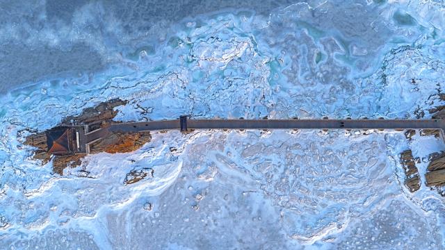 (260121) -- HULUDAO, Jan. 21, 2026 (Xinhua) -- A drone photo taken on Jan. 21, 2026 shows a view over sea ice in Xingcheng of Huludao City, northeast China's Liaoning Province. (Photo by Tian Jia/Xinhua)