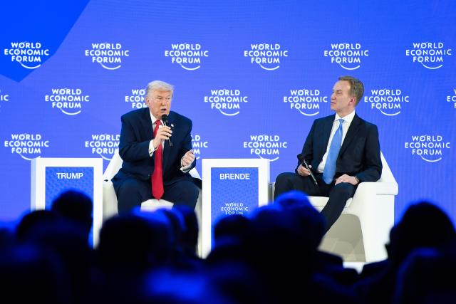(260121) -- DAVOS, Jan. 21, 2026 (Xinhua) -- U.S. President Donald Trump (L) speaks at the World Economic Forum Annual Meeting in Davos, Switzerland, Jan. 21, 2026. (Xinhua/Lian Yi)