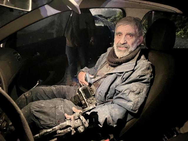 (260121) -- QENNARIT, Jan. 21, 2026 (Xinhua) -- Photo taken on Jan. 21, 2026 shows a photographer involved in the Israeli raid in Qennarit, near Sidon, southern Lebanon. Israeli airstrikes injured 19 people in southern Lebanon on Wednesday, including eight journalists, according to Lebanon's Ministry of Public Health. (Photo by Ali Hashisho/Xinhua)