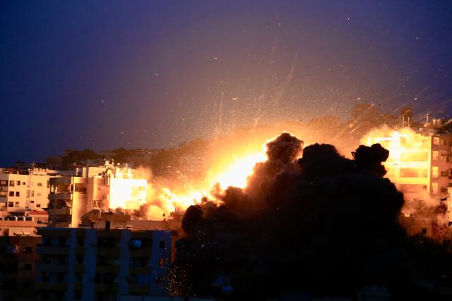 (260121) -- QENNARIT, Jan. 21, 2026 (Xinhua) -- Photo taken on Jan. 21, 2026 shows explosions during Israeli airstrikes in Qennarit, near Sidon, southern Lebanon. Israeli airstrikes injured 19 people in southern Lebanon on Wednesday, including eight journalists, according to Lebanon's Ministry of Public Health. (Photo by Ali Hashisho/Xinhua)