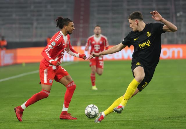 (260122) -- MUNICH, Jan. 22, 2026 (Xinhua) -- Michael Olise (L) of Bayern Munich vies with Ross Sykes of Union Saint-Gilloise during the UEFA Champions League match between Bayern Munich and Union Saint-Gilloise in Munich, Germany, Jan. 21, 2026. (Photo by Philippe Ruiz/Xinhua)